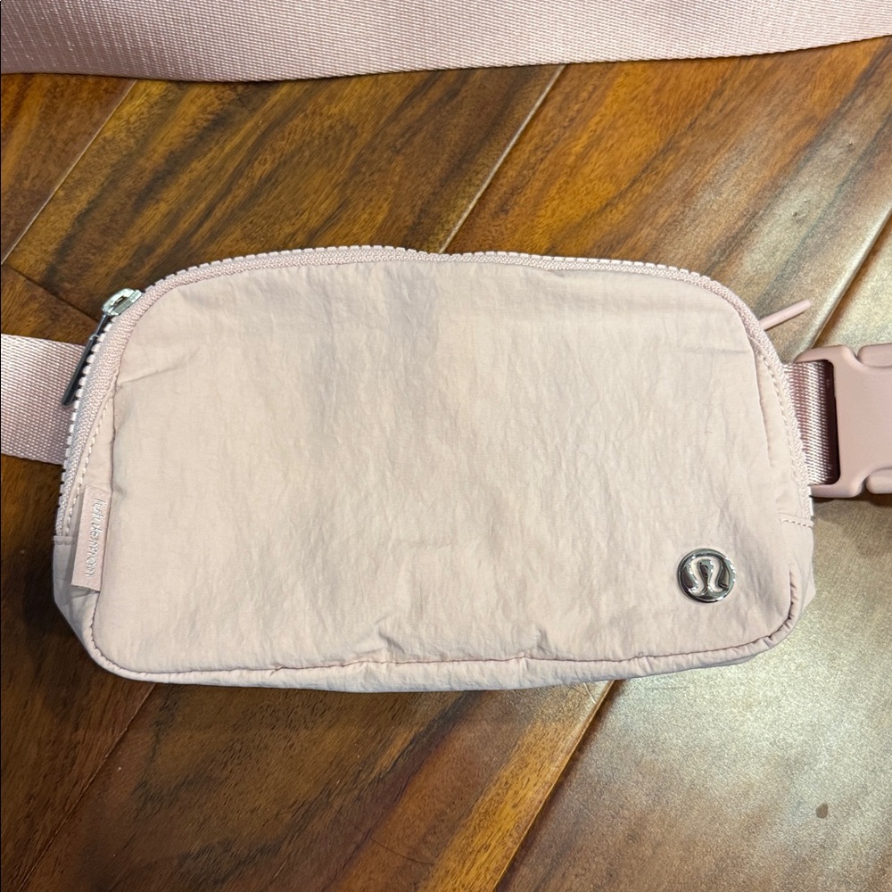 Lululemon Everywhere Belt Bag 1L